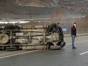 GÜMÜŞHANE’DE TRAFİK KAZASI: 4 YARALI