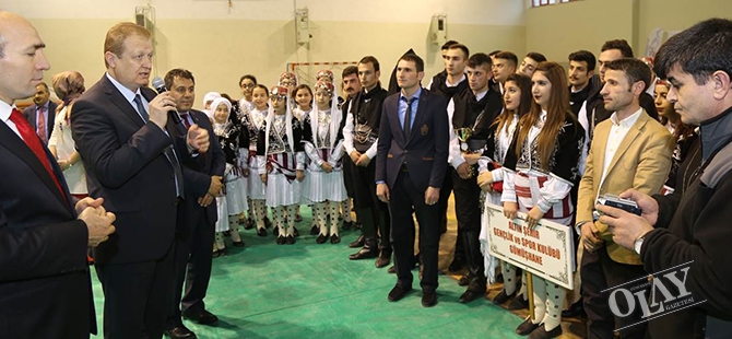 GÜMÜŞHANE’DE OKULLAR VE KULÜPLERARASI HALK OYUNLARI YARIŞMASI YAPILDI galerisi resim 8