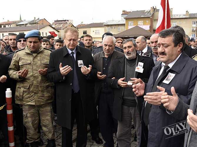 ŞEHİT ÜSTEĞMEN ERDEM KESKİN'İN CENAZESİ BABA OCAĞINDA galerisi resim 10