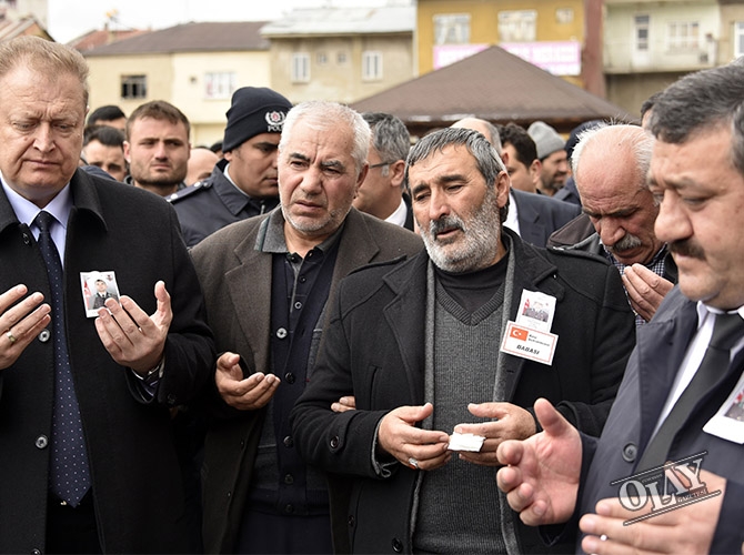 ŞEHİT ÜSTEĞMEN ERDEM KESKİN'İN CENAZESİ BABA OCAĞINDA galerisi resim 9