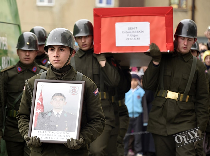 ŞEHİT ÜSTEĞMEN ERDEM KESKİN SON YOLCULUĞUNA UĞURLANDI galerisi resim 12