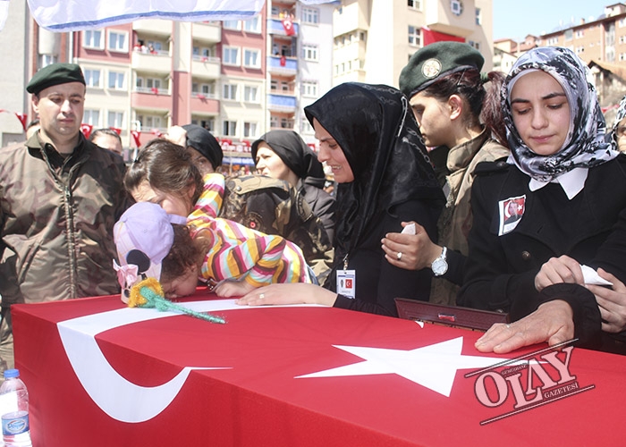 GÜMÜŞHANE ŞEHİDİNİ UĞURLADI galerisi resim 1