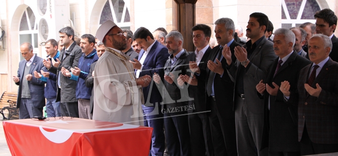 Cumhuriyet Savcısı Mehmet Selim Kiraz için Gıyabi Cenaze Namazı Kılındı galerisi resim 7