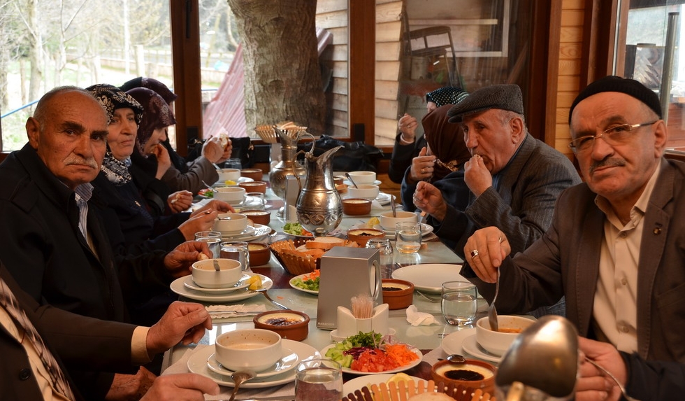 GÜMÜŞHANE’DEN 100 YAŞLI VATANDAŞ UZUNGÖL’Ü GEZDİ galerisi resim 11