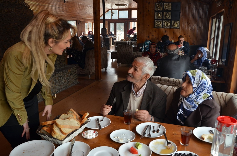 GÜMÜŞHANE’DEN 100 YAŞLI VATANDAŞ UZUNGÖL’Ü GEZDİ galerisi resim 5