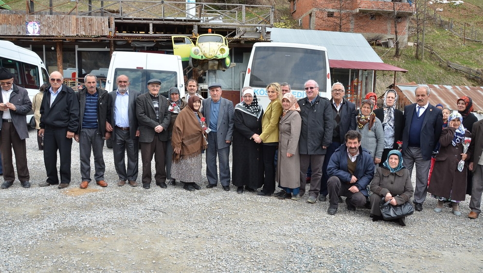 GÜMÜŞHANE’DEN 100 YAŞLI VATANDAŞ UZUNGÖL’Ü GEZDİ galerisi resim 6