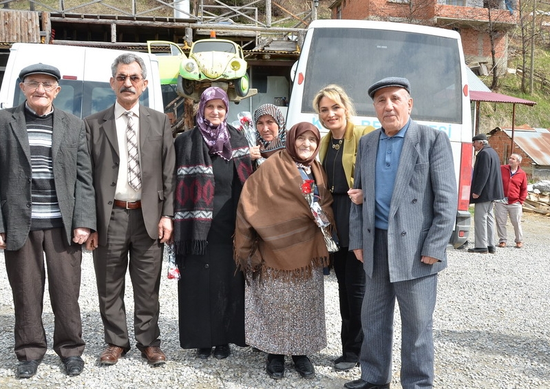 GÜMÜŞHANE’DEN 100 YAŞLI VATANDAŞ UZUNGÖL’Ü GEZDİ galerisi resim 7