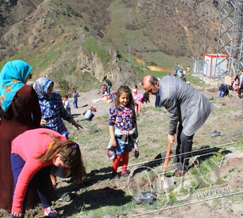 Minikler Anneleri İle Fidan Dikti galerisi resim 4