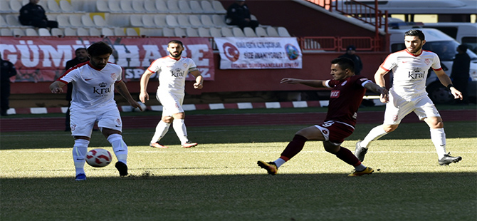 ‘Liderlik koltuğunu kimseye bırakmaya niyetimiz yok’