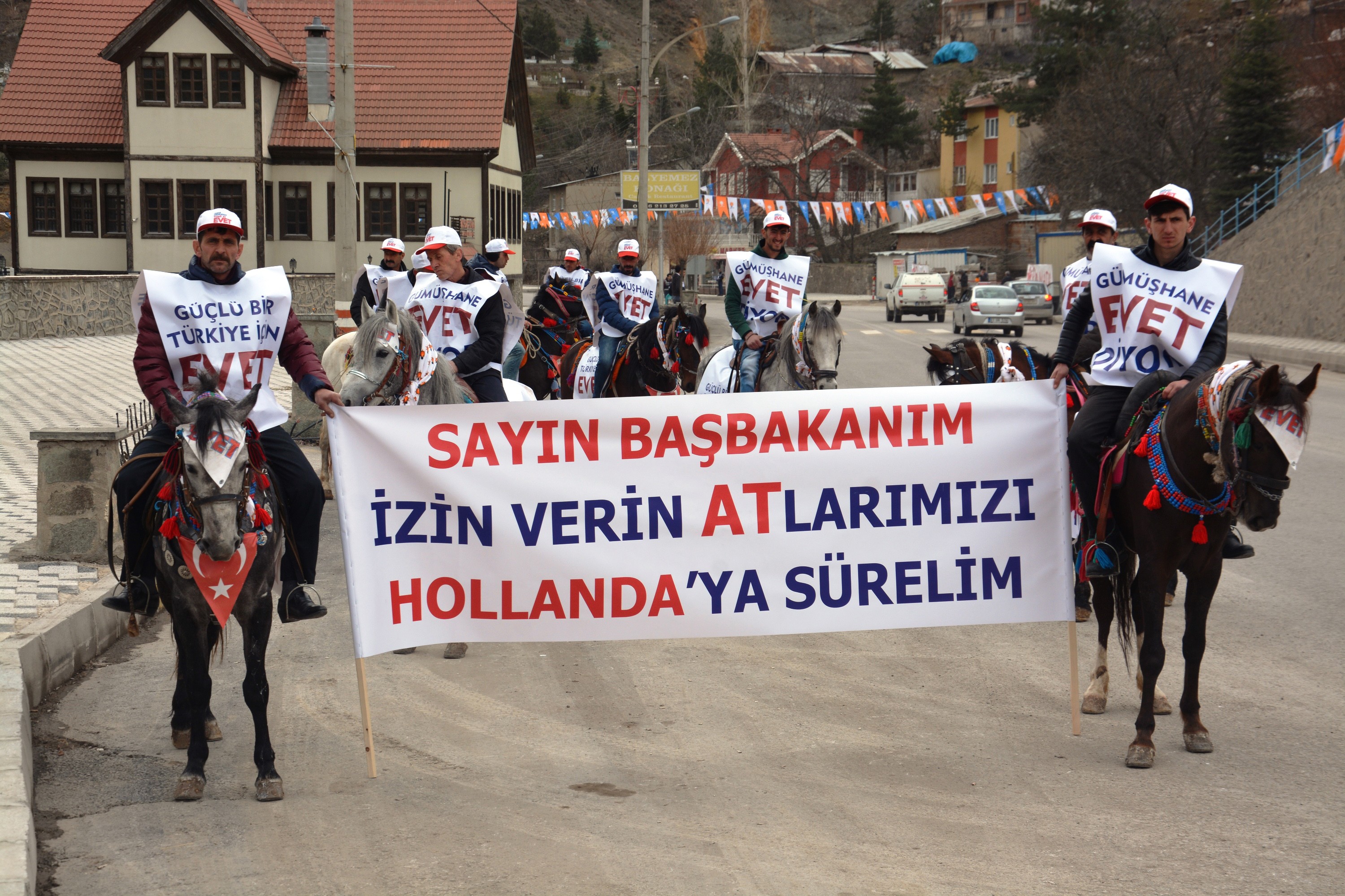 Başbakan Binali Yıldırım'a Gümüşhane'de atlı karşılama