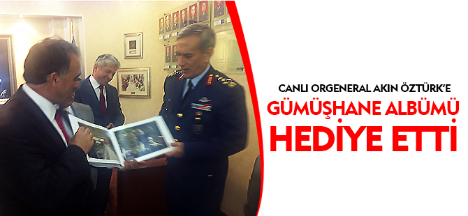 CANLI ORGENERAL AKIN ÖZTÜRK'E GÜMÜŞHANE ALBÜMÜ HEDİYE ETTİ