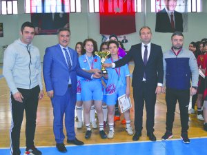 GENÇ KIZLAR FUTSAL MÜSABAKALARI YAPILDI