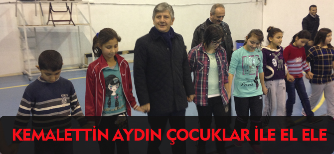 MİLLETVEKİLİ AYDIN TORUL GENÇLİK MERKEZİNDE ÇOCUKLAR İLE EL ELE