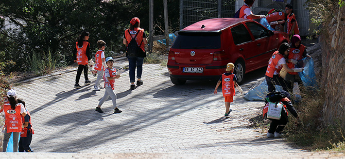 GÜMÜŞHANE’DE DAHA TEMİZ BİR GELECEK İÇİN ÇÖP TOPLANDI