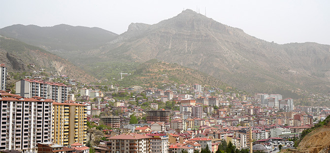 GÜMÜŞHANE ÇÖL TOZUNA TESLİM: KENT KIZILA BOYANDI