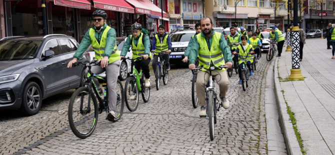 GÜMÜŞHANE’DE SAĞLIKLI YAŞAM İÇİN PEDAL ÇEVİRDİLER