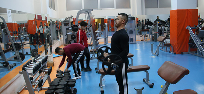 GÜMÜŞHANE'DE FİTNESS SALONU HİZMETE DEVAM EDİYOR!