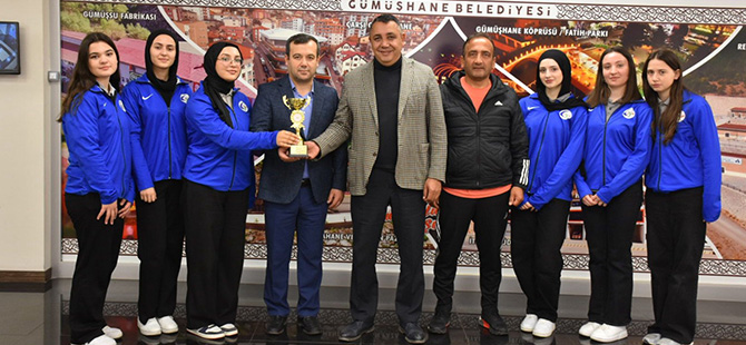 BAŞKAN BAŞER, BAŞARILI BOWLİNG TAKIMINI MAKAMINDA AĞIRLADI