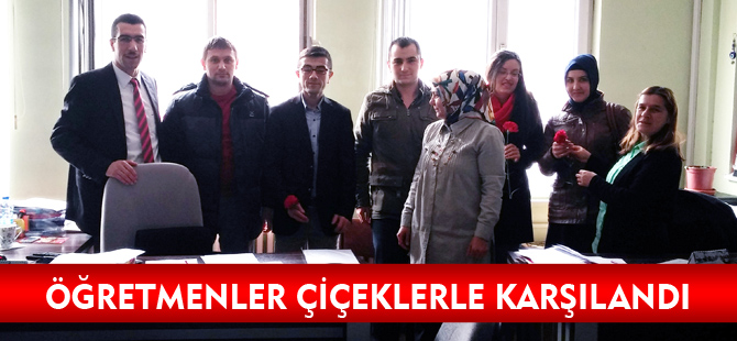 ÖĞRETMENLER ÇİÇEKLERLE KARŞILANDI