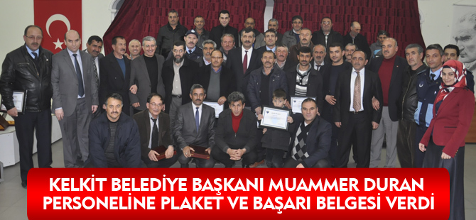 BAŞKAN DURAN PERSONELİNE PLAKET VE BAŞARI BELGESİ VERDİ