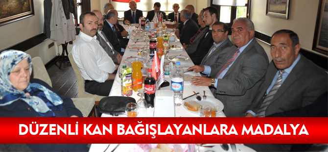 DÜZENLİ KAN BAĞIŞLAYANLARA MADALYA