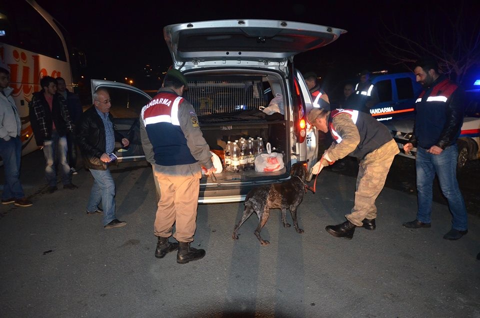 JANDARMA'NIN YOL KONTROLLERİ GÖZ AÇTIRMIYOR