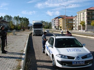 MOTORSİKLET SÜRÜCÜLERİ DENETLENİYOR