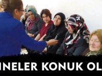 ANNELER KONUK OLDU