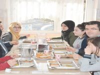 VALİ MEMİŞ’TEN GÜMÜŞHANE LİSESİ’NE ÖĞRETMENLER GÜNÜ ZİYARETİ