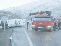 Buzlanan Yolda Kayan Ambulans Yan Yattı