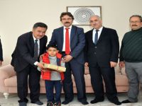 BİNLERCE ÖĞRENCİ KARNE ALDI
