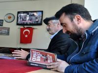 KIRAATHANELER OKUYOR