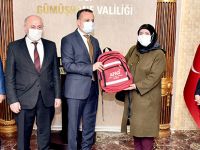 GÜMÜŞHANE’DE OKUL MÜDÜRLERİNE AFET ÇANTASI DAĞITILDI