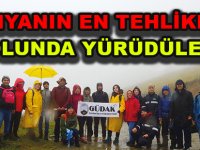 GÜMÜŞHANELİ DAĞCILAR DÜNYANIN EN TEHLİKELİ YOLUNDA YÜRÜDÜ