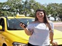 GÜMÜŞHANE MEZUNU YÜKSEK LİSANSLI KADIN TAKSİCİSİ ANTALYA’DA ÖRNEK GÖSTERİLİYOR