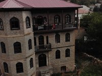 MÜZİSYEN AİLE 88 YILLIK KONAKTA HAYATLARINI SÜRDÜRÜYOR