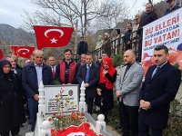 ŞEHİT ÖĞRETMEN NECMETTİN YILMAZ ÖĞRETMENLER GÜNÜNDE KABRİ BAŞINDA ANILDI