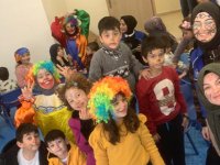 GENÇLİK MERKEZİ’NİN GÖNÜLLÜ GENÇLERİ DEPREMZEDE ÇOCUKLARI UNUTMADI