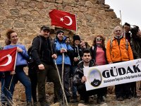 DAĞLARDA  İSTİKLAL MARŞI İÇİN YÜRÜRDÜLER