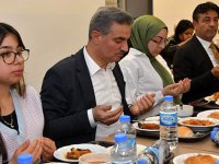 VALİ BARUŞ ÜNİVERSİTE ÖĞRENCİLERİYLE İFTAR SOFRASINDA BULUŞTU