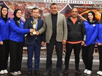 BAŞKAN BAŞER, BAŞARILI BOWLİNG TAKIMINI MAKAMINDA AĞIRLADI