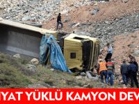 HAFRİYAT YÜKLÜ KAMYON DEVRİLDİ