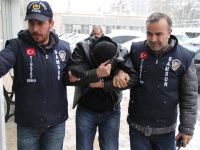 POLİS 25 KAMERA KAYDINI İNCELEYİP, GASP ŞÜPHELİSİNİ YAKALADI