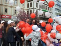 KALP HASTALIKLARI VE KANSERE DİKKAT ÇEKMEK AMACIYLA GÖKYÜZÜNE BALON BIRAKTILAR