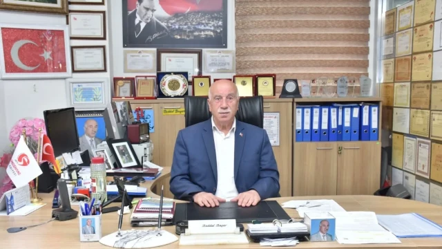39 Yıllık Belediye Hizmetine Duygusal Veda: Baddal Bayar Emekliye Ayrıldı