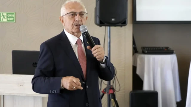 Akçay Adaylığını Açıkladı