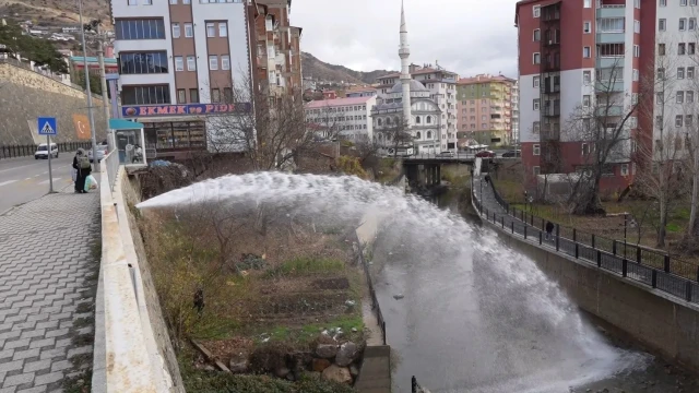 Ana su hattındaki tonlarca su Harşit Çayı’na aktı