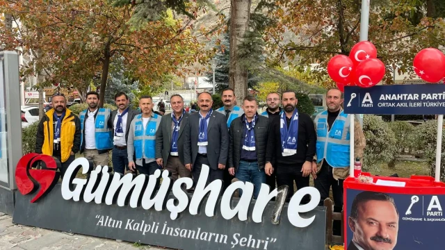 Anahtar Parti Gümüşhane'de Sahada: Fatih Parkı'nda Üye Kayıt Etkinliği