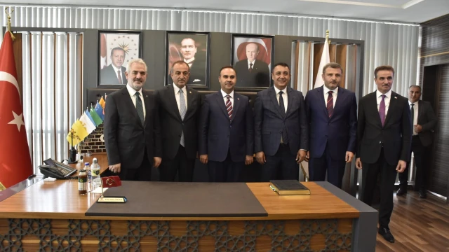 Bakan Kacır'dan Başkan Başer'e ziyaret