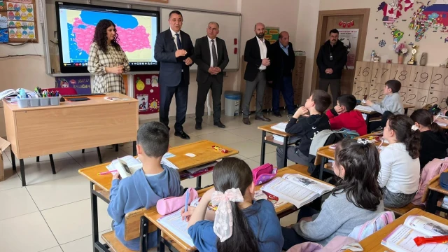 Başkan Başer Miniklerin Dersine Konuk Oldu: Yerel Yönetimleri Anlattı